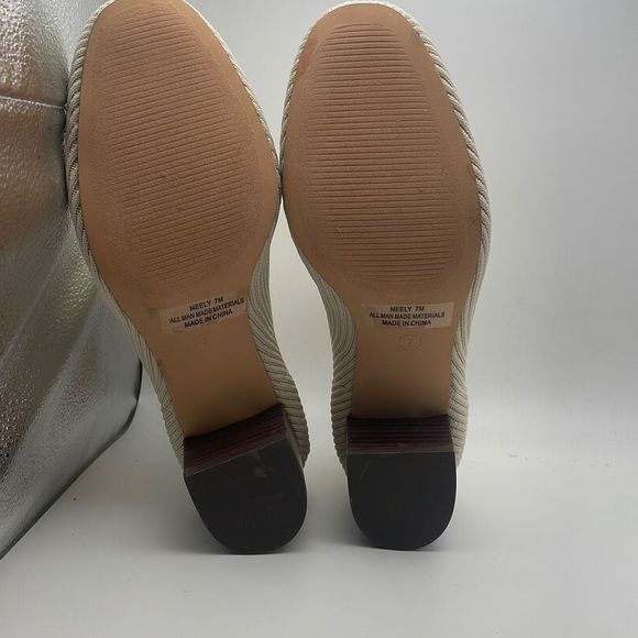 CUSHIONAIRE Women's Stretch bootie SIZE 7 CREAM - Picture 5 of 6